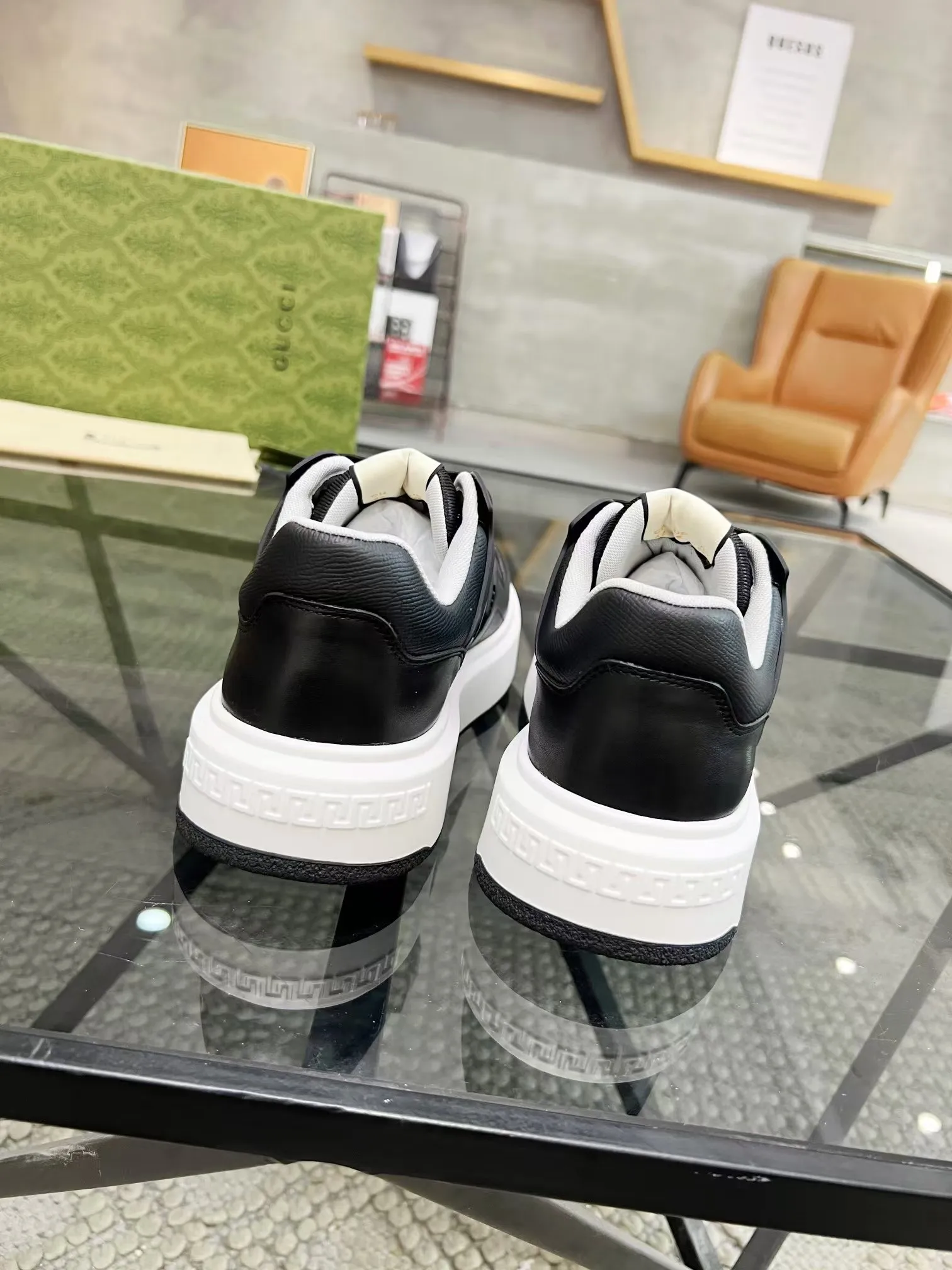 Men's Men's Shoes Men's Men's 💰460 new men's shoes GUCCI [Lightning] latest shoes shipped. Original quality, fashionable, made of special materials, sheepskin lining, brand new packaging. The foot feels super comfortable and the workmanship is impeccable. Size: 38-45